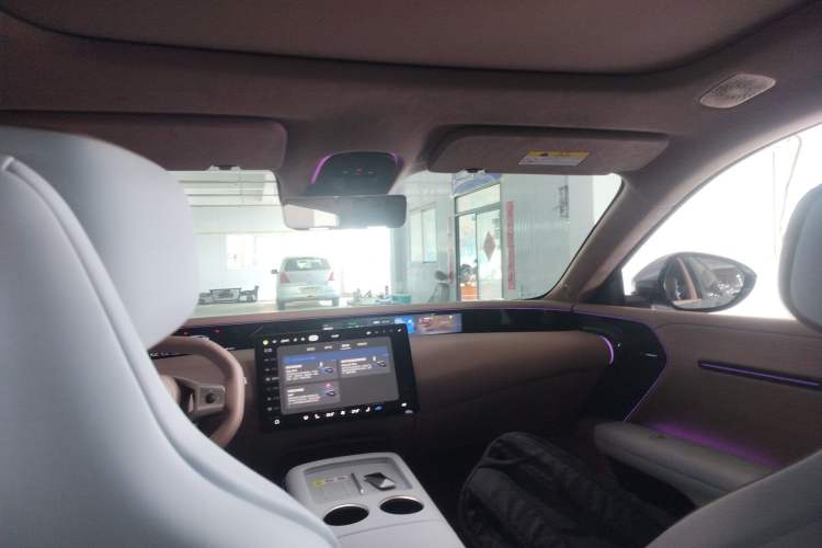 Used  07 2024 Max Extended-Range Edition
