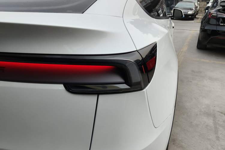 Used Tesla Model Y 2025 Rear-Wheel-Drive Version