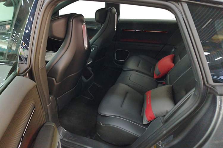 Used  12 2025 Max Extended-Range Edition
