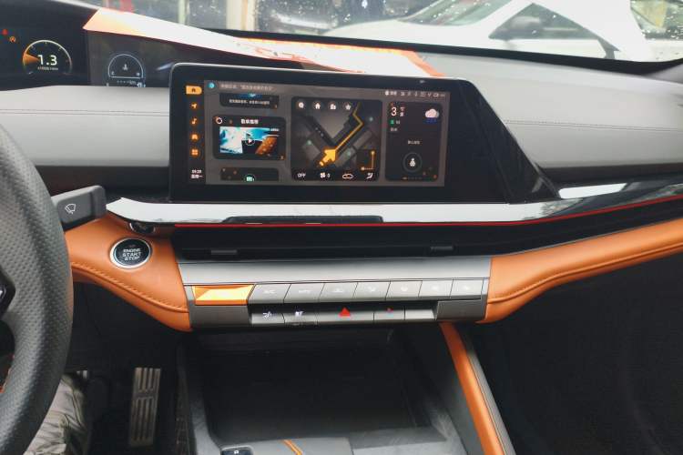 Used Changan UNI-V 2023 2.0T Leading-Speed Edition
