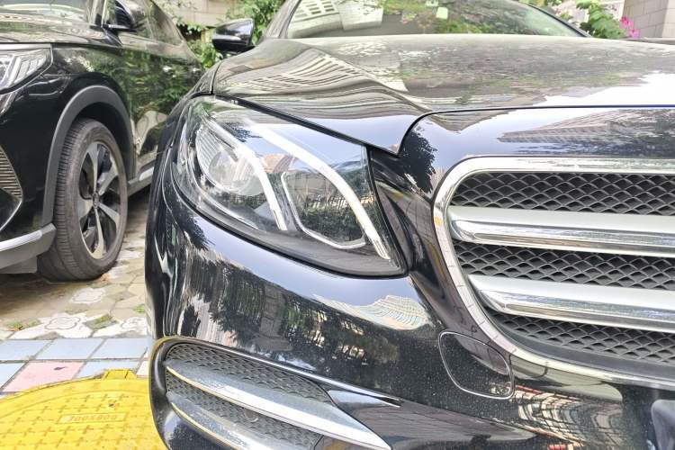 Used Mercedes-Benz E-Class 2017 E 300 L Sporty and Stylish Model
