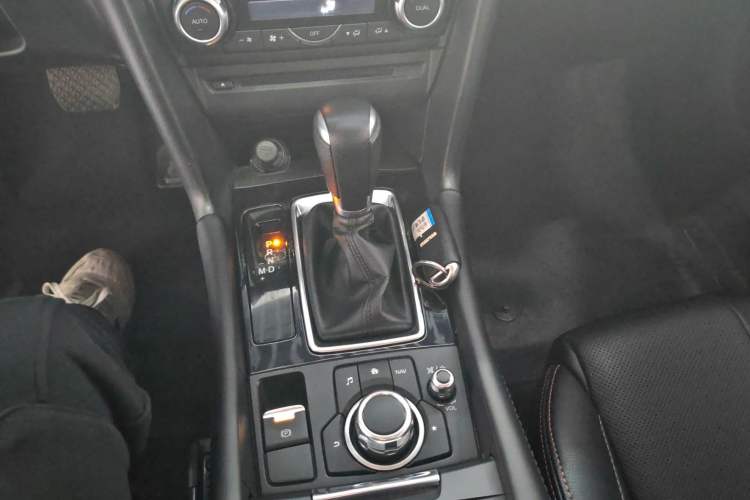 Used Mazda Mazda 3 Axela 2017 Sedan 1.5L Automatic Luxury Model Emission Standard China V
