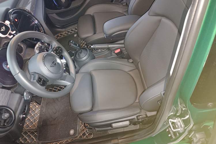 Used  MINI 2023 1.5T COOPER Artist Five-Door Edition
