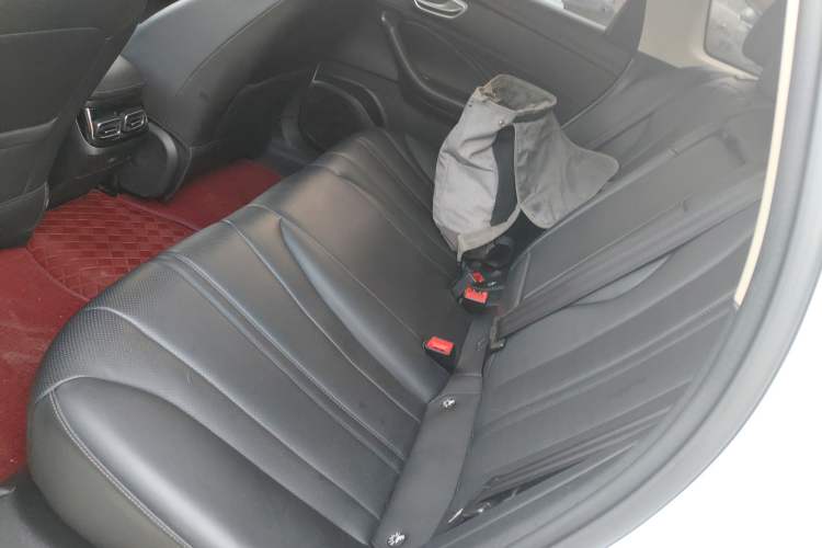 Used Roewe D7 2023 DMH 125km Superior Edition
