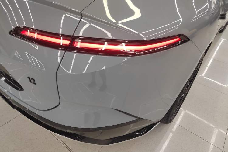 Used  12 2023 700 Three-Laser Rear-Wheel Drive Luxury Edition
