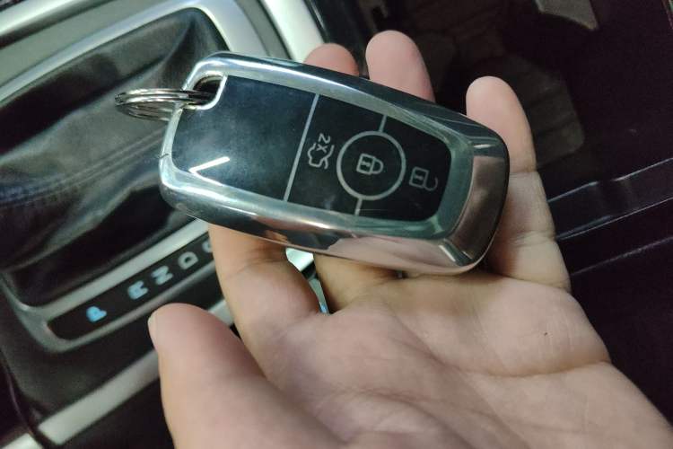 Used Ford Edge 2018 Facelifted EcoBoost 245 Two-Wheel-Drive Platinum Edition 5 Seats China V Emission Standard
