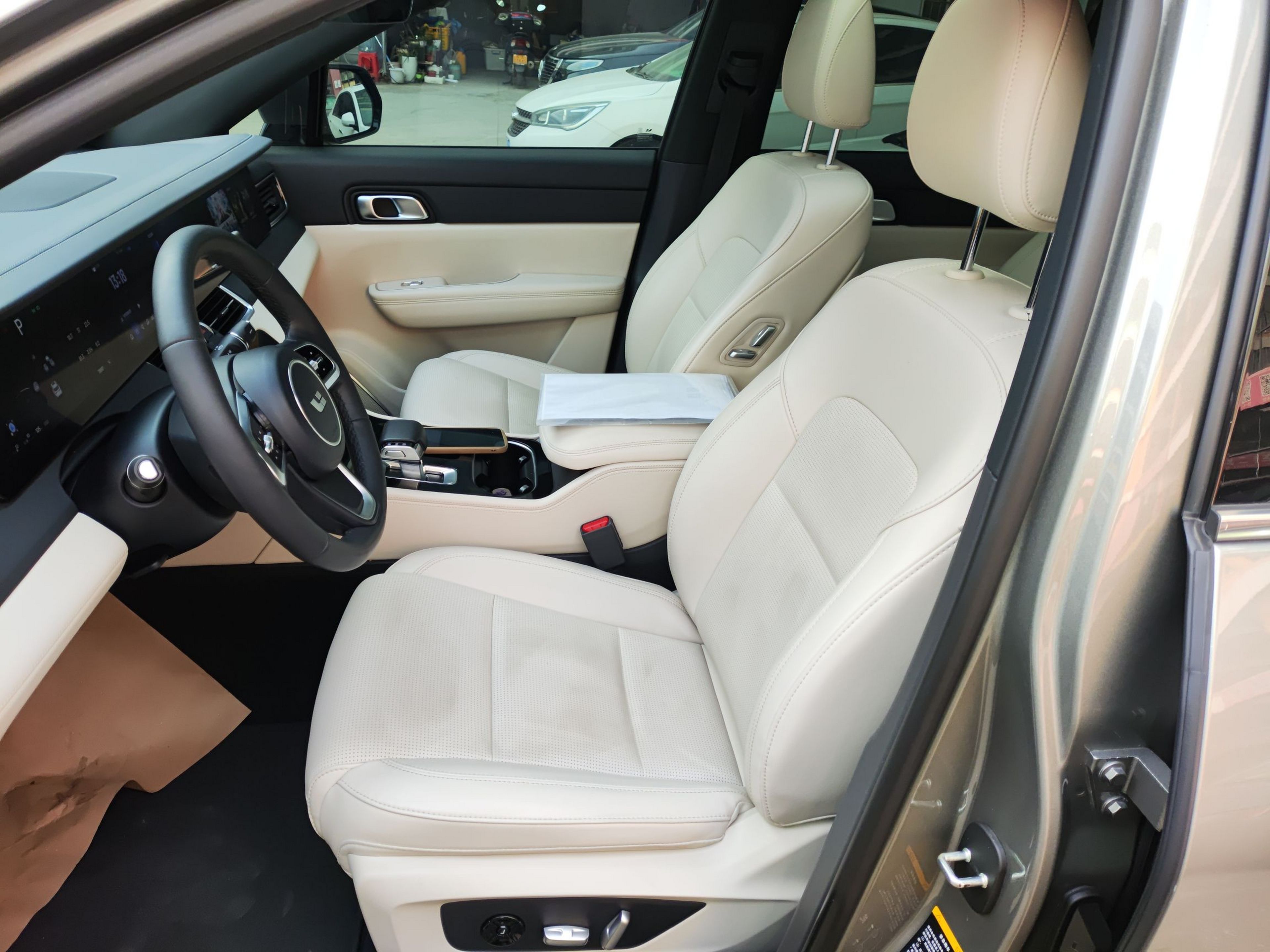 Переднее сиденье в автомобиле