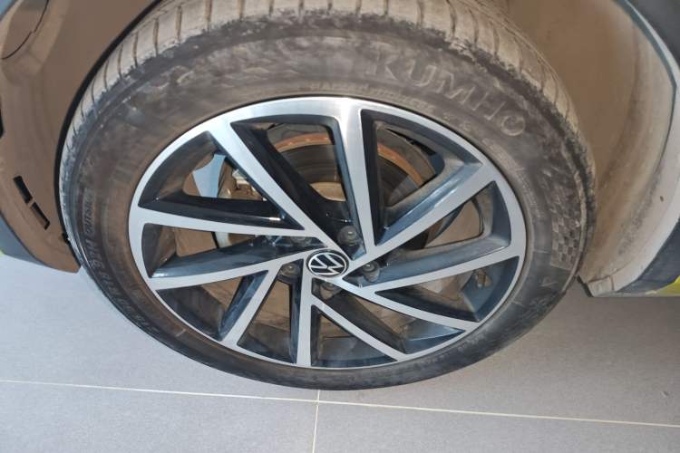 Used Volkswagen T-ROC 2023 300TSI DSG Two-Wheel Drive Starlight Edition
