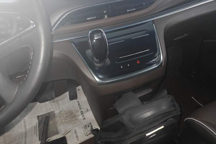 Used Buick GL8 2021 Land Cruiser Executive Class 652T Luxury Model