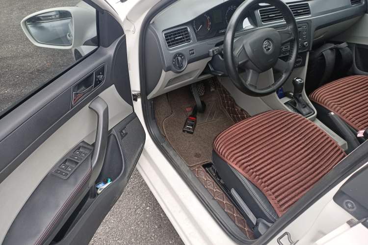 Used Skoda Rapid 2013 1.6L Automatic Smart Selection Model
