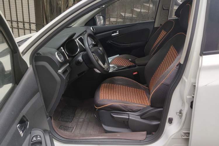 Used Venucia T70 2015 2.0L CVT Smart Edition
