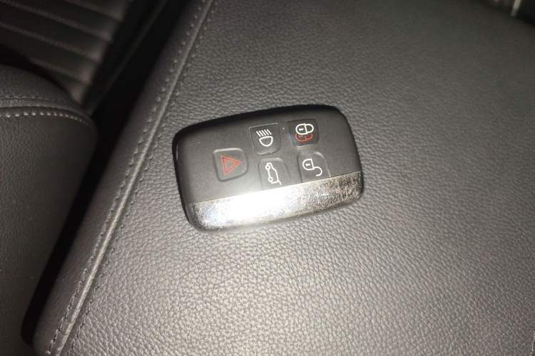 Used Land Rover Discovery Sport 2019 240 PS SE Dynamic Version China VI Standard
