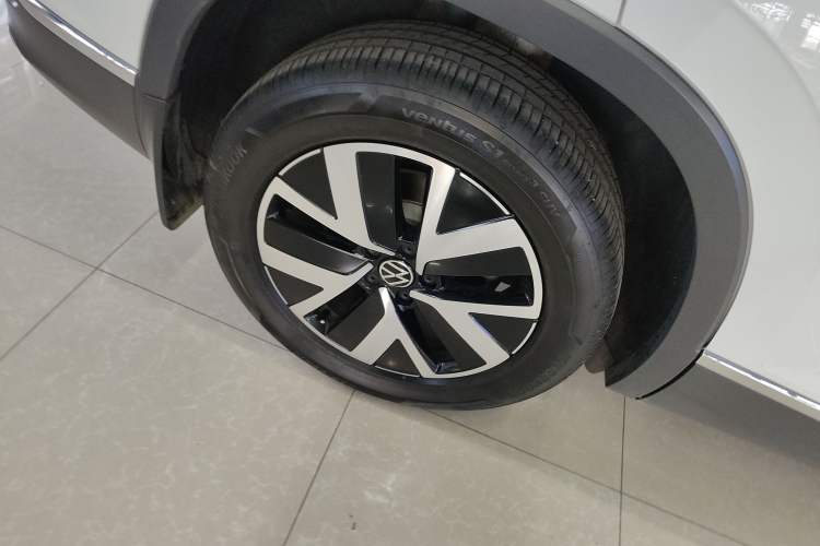 Used Volkswagen Tayron 2024 300TSI Two-Wheel-Drive Luxury Plus Advanced Version
