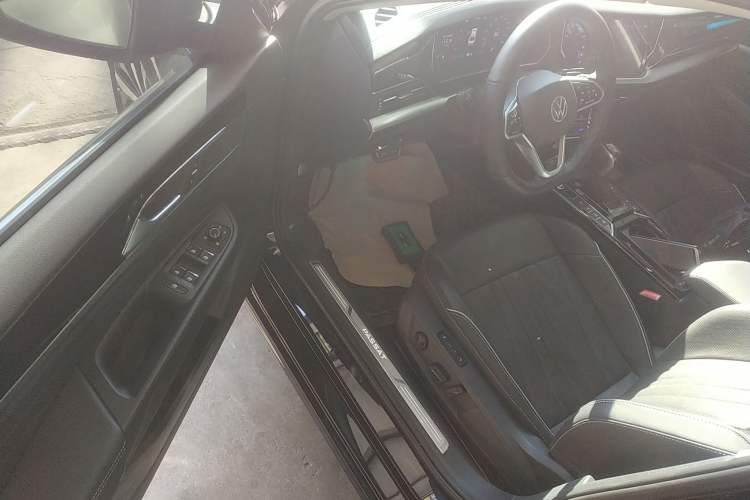 Used Volkswagen Passat 2022 380TSI Flagship Edition
