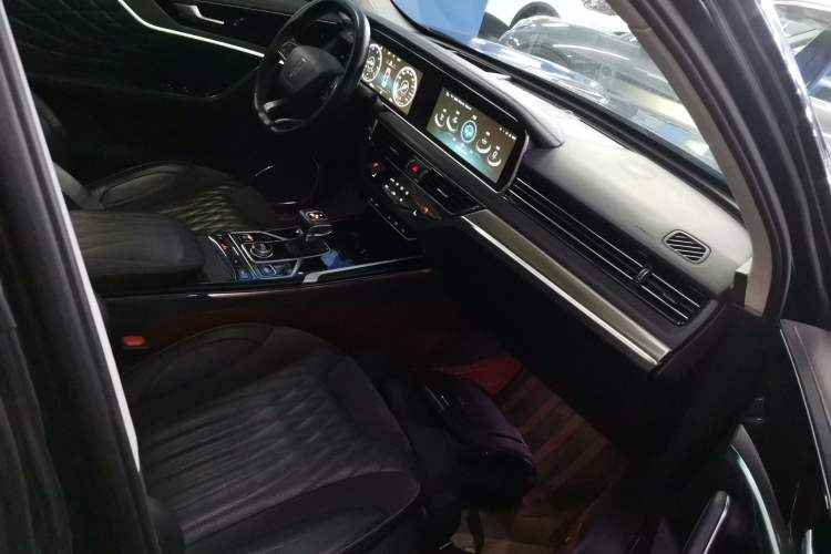 Used Hongqi HS5 2022 Facelifted Version 2.0T Smart Connect Flagship All-Wheel-Drive Edition
