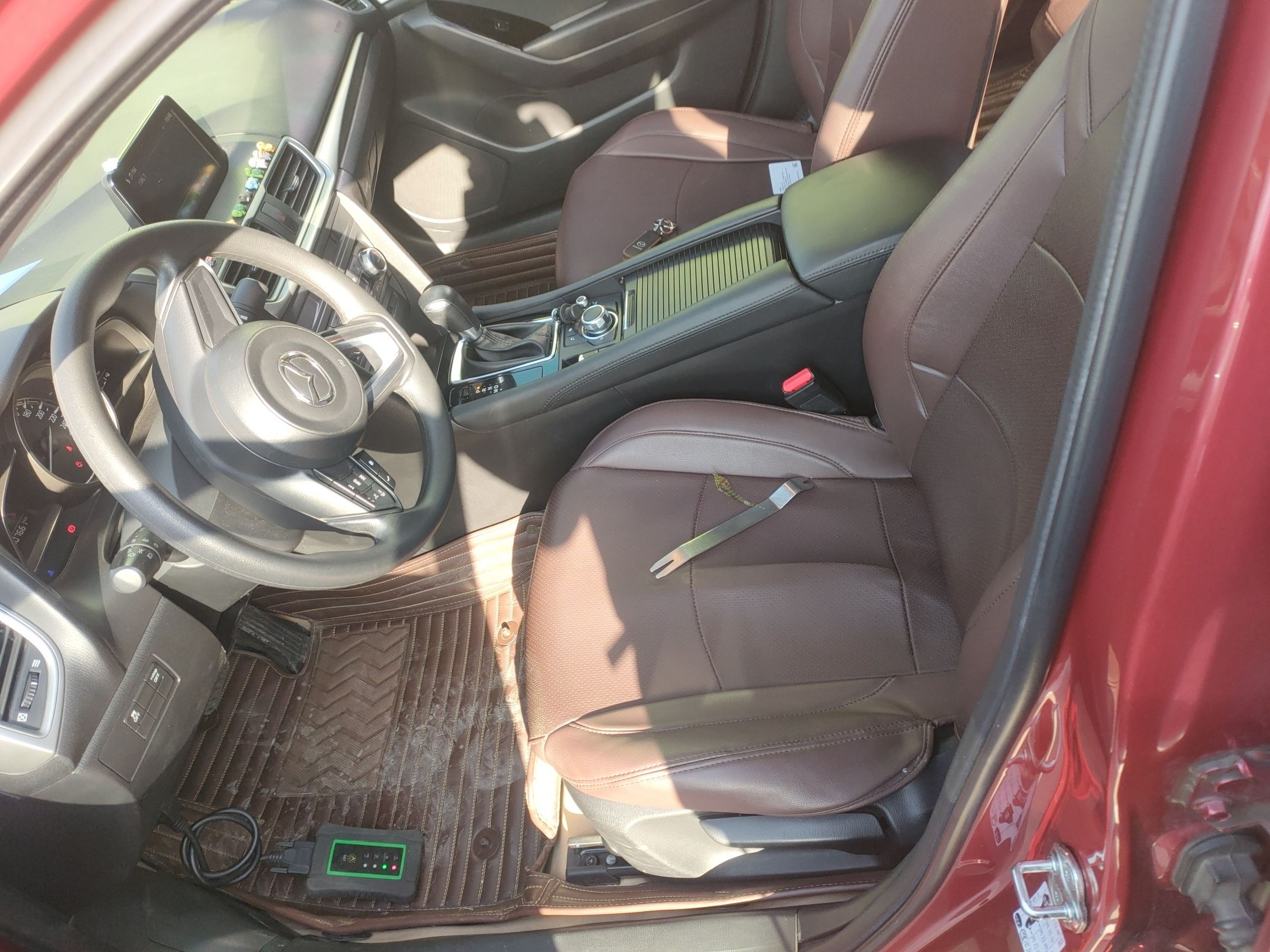 Переднее сиденье в автомобиле