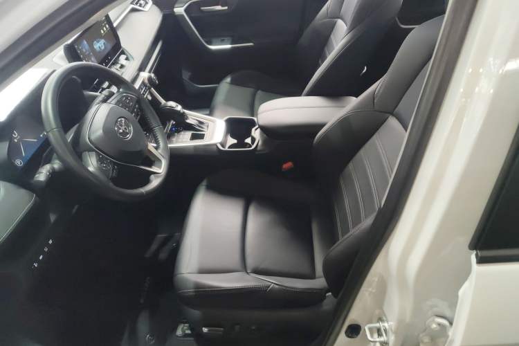 Used Toyota Wildlander 2023 2.0L CVT Four-Wheel Drive Luxury PLUS Edition
