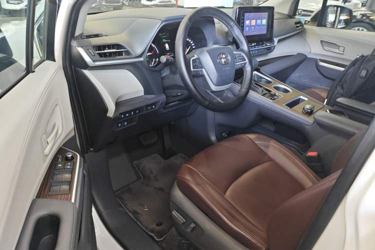 Used Toyota Sienna 2021 2.5L Hybrid Comfort Edition

