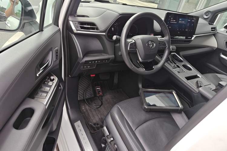 Used Toyota Granvia 2022 2.5L Hybrid Flagship Edition