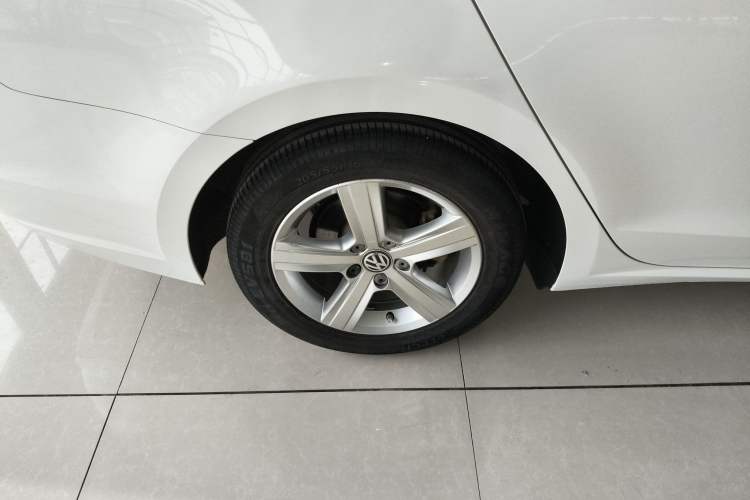 Used Volkswagen Lamando 2015 230TSI DSG Fashion Edition
