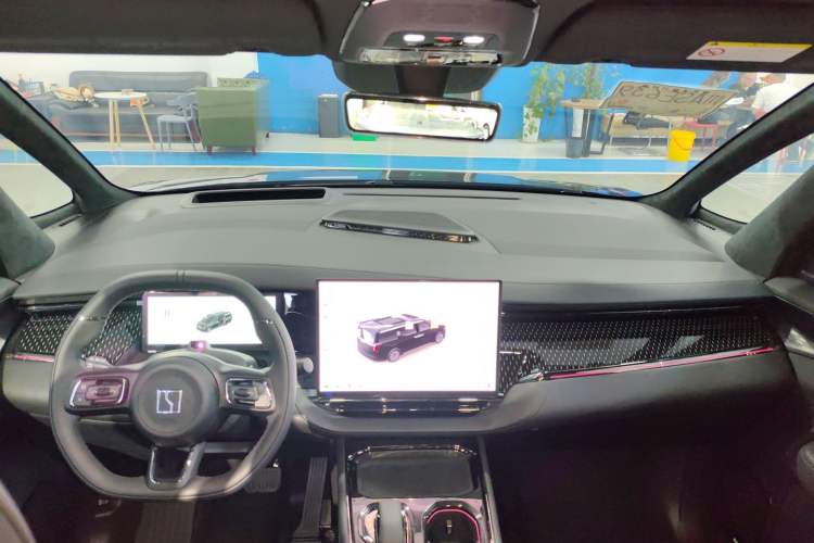 Used Zeekr 009 2024 7-Seater Aisle Version 108 kWh
