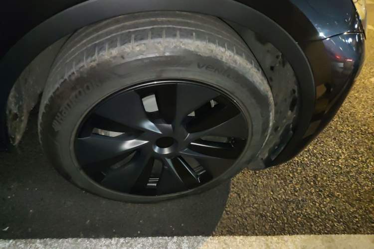 Used Tesla Model Y 2024 Long-Range All-Wheel-Drive Version