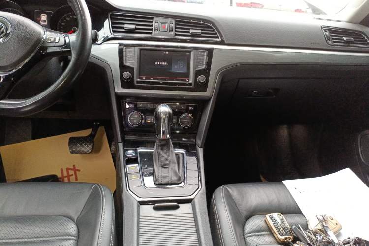 Used Volkswagen Lamando 2015 280TSI DSG Luxury Edition
