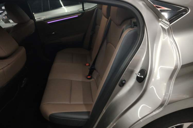 Used Lexus ES 2025 300h Deluxe Edition