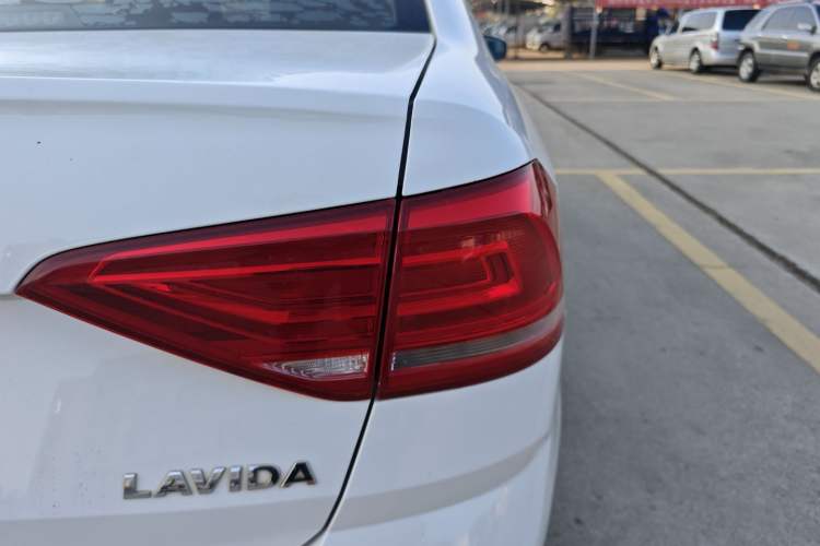 Used Volkswagen Lavida 2018 Classic 1.5L Automatic Fashion Edition China VI Standard
