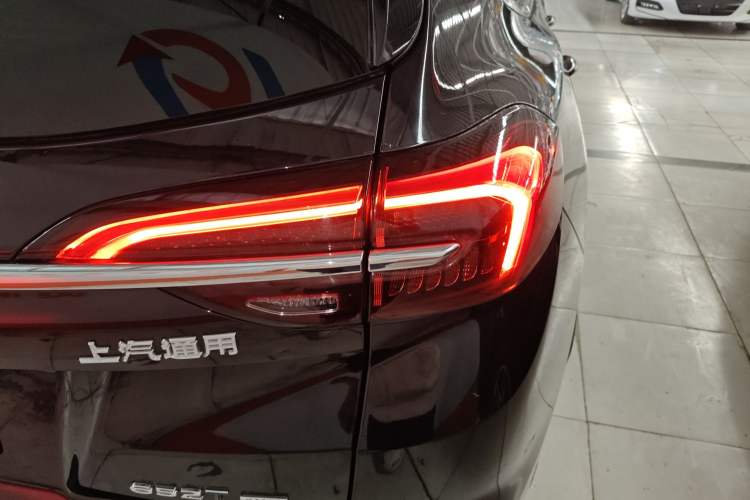 Used Buick Envision 2021 Encore Plus 652T Five-Seat All-Wheel-Drive Luxury Model
