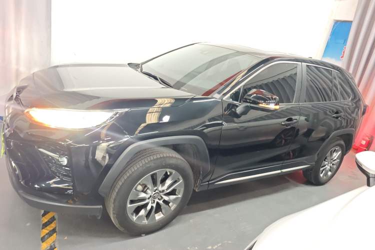 Used Toyota Wildlander 2022 2.0L CVT 4x4 Luxury PLUS Edition
