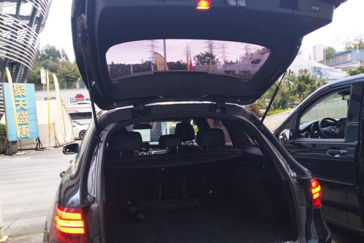 Used Mercedes-Benz GLC 2017 GLC 260 4MATIC Luxury Model