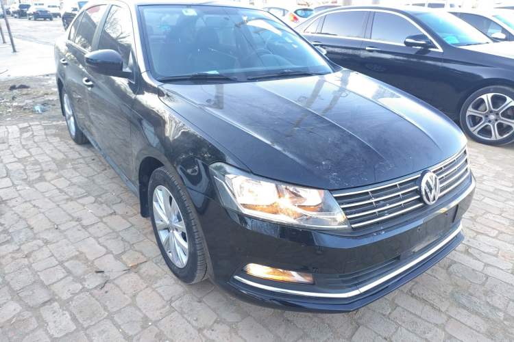 Used Volkswagen Lavida 2015 1.6L Manual Comfort Edition
