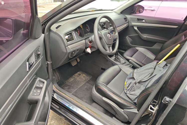 Used Volkswagen Lavida 2015 1.6L Automatic Fashion Edition