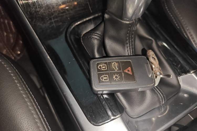 Used Volvo XC60 2017 T5 AWD Smart Upgrade Model
