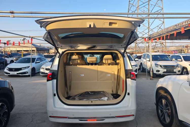 Used Buick GL8 New Energy 2025 Lushang First-Drive Edition 7-Seater
