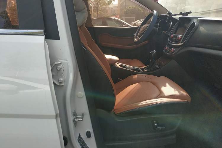 Used Baojun 560 2017 Rhythmic Edition 1.8L iAMT Prestige Model
