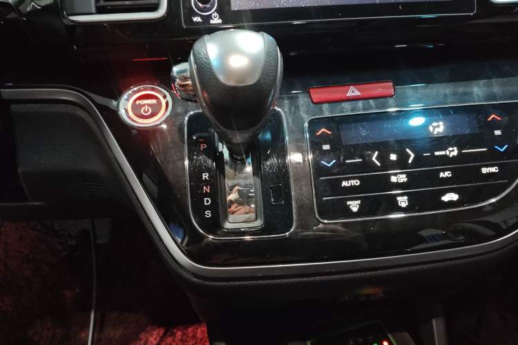 Used Honda Elysion 2019 2.0L Hybrid Luxury Edition
