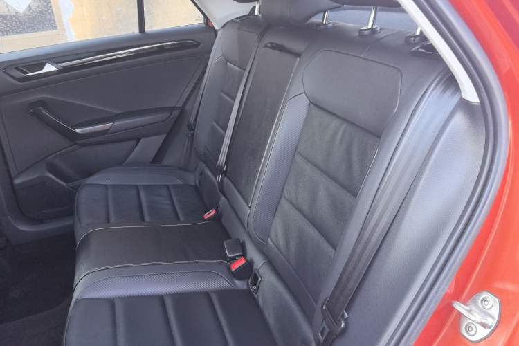 Used Volkswagen T-ROC 2021 280TSI DSG Two-Wheel Drive Comfort Connect Edition