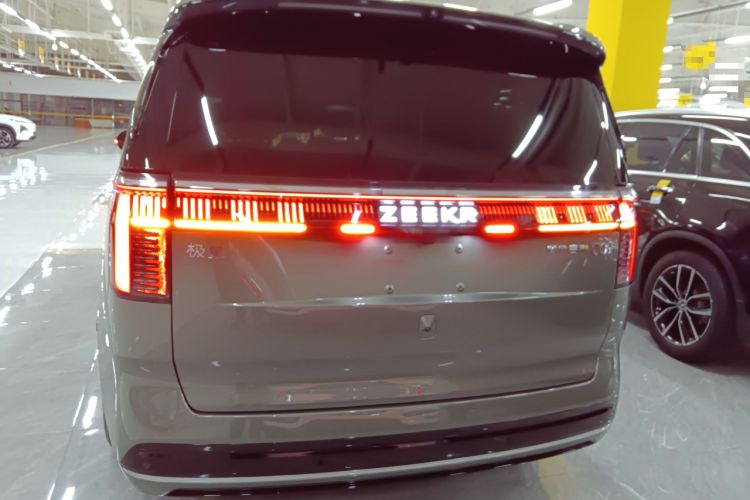 Used Zeekr 009 2024 Six-Seat Executive Version 4WD 140 kWh
