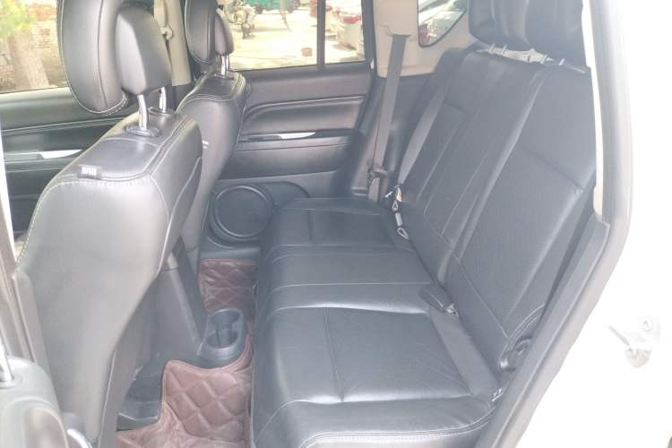 Used  Compass 2015 2.0L Two-Wheel Drive Luxury Edition