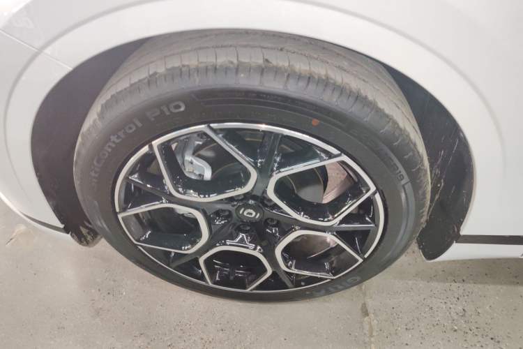 Used  A07 2025 Blue Whale Extended-Range 230 Prestige Model
