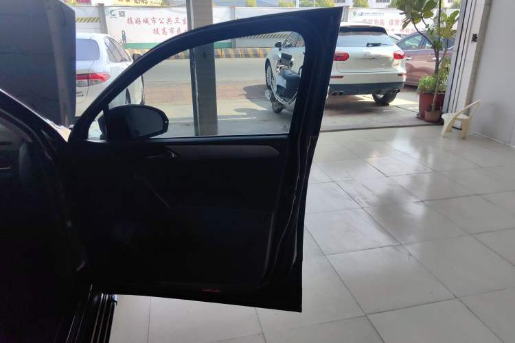 Used Volkswagen Tiguan L 2021 330TSI Automatic Two-Wheel Drive Comfort Edition
