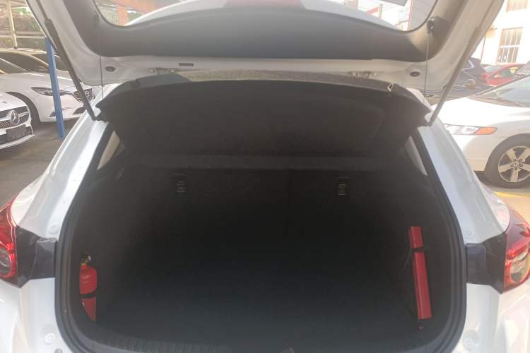 Used Mazda Mazda 3 Axela 2019 Cloud-Controlled Version Hatchback 2.0L Automatic Luxury Model China VI Standard
