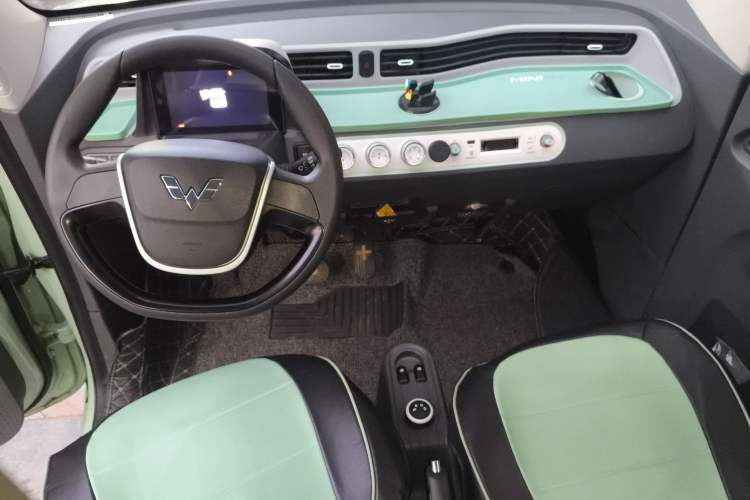 Used Wuling Hongguang MINIEV 2021 Macaron Fashion Model Lithium Iron Phosphate
