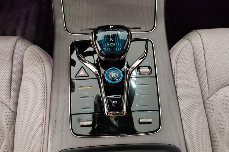 Used BYD Han 2025 EV with 701 km of Laser Radar-Enabled Intelligent Driving