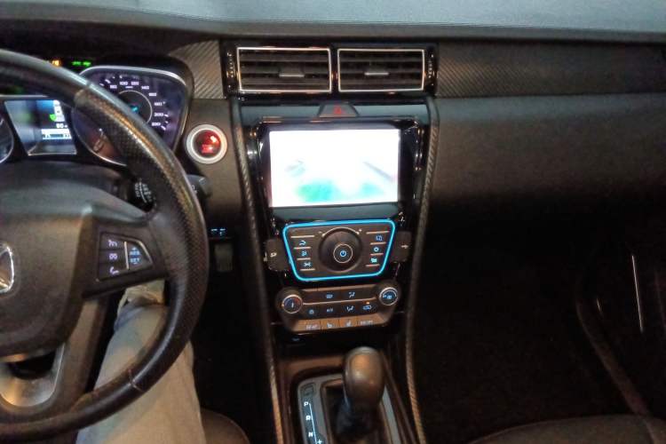 Used JMC Yusheng S330 2016 1.5L GTDi Automatic Two-Wheel Drive Prestige Edition
