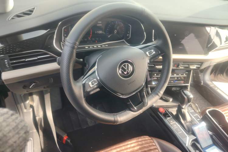 Used Volkswagen Passat 2020 Revised Version 330TSI Luxury Edition China VI Standard
