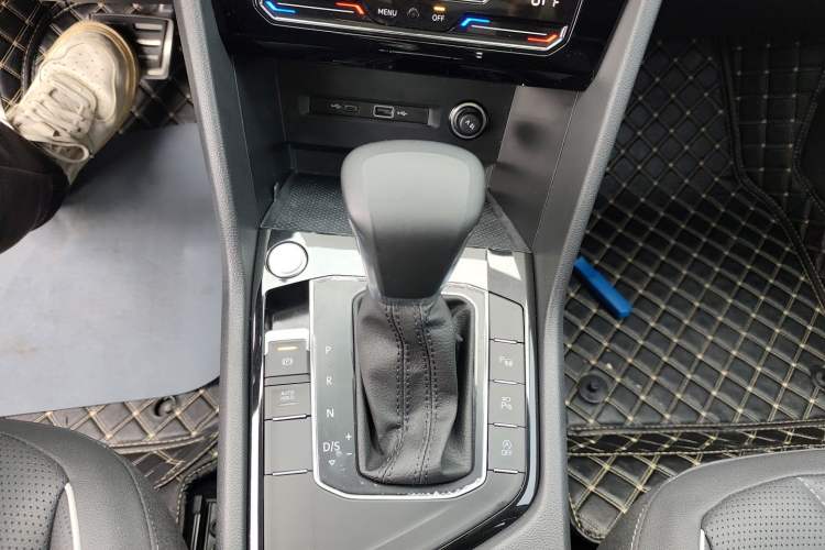 Used Volkswagen Tiguan L 2022 330TSI Automatic Two-Wheel Drive R-Line Enhanced Edition
