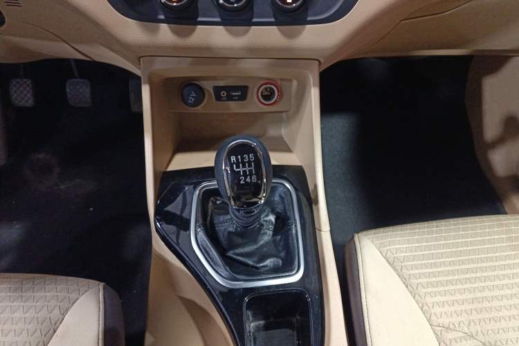 Used Baojun 730 2017 1.5T Manual Fashion Version 7 Seats China V Emission Standard